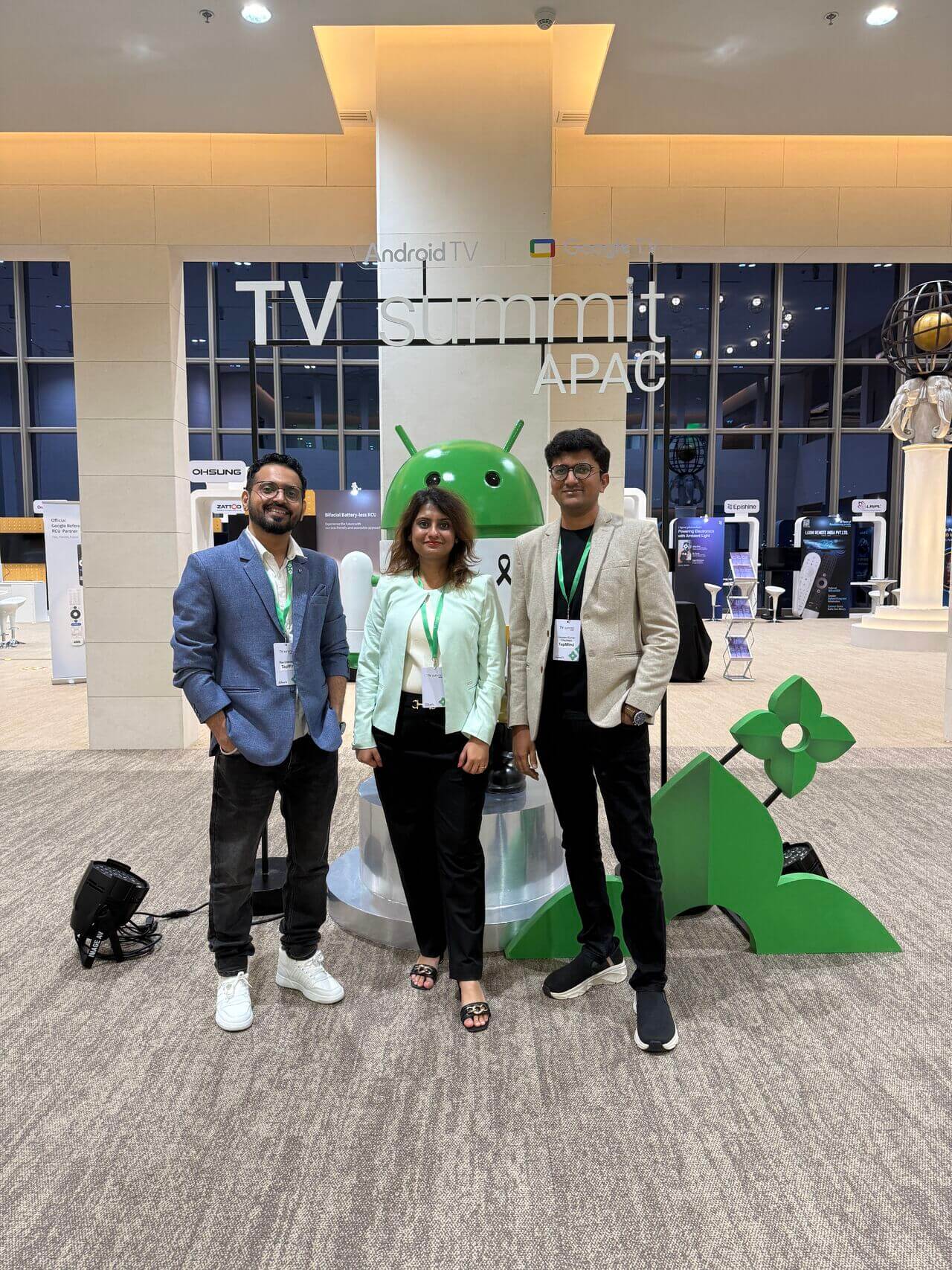 TapMind team at an event with Android displays
